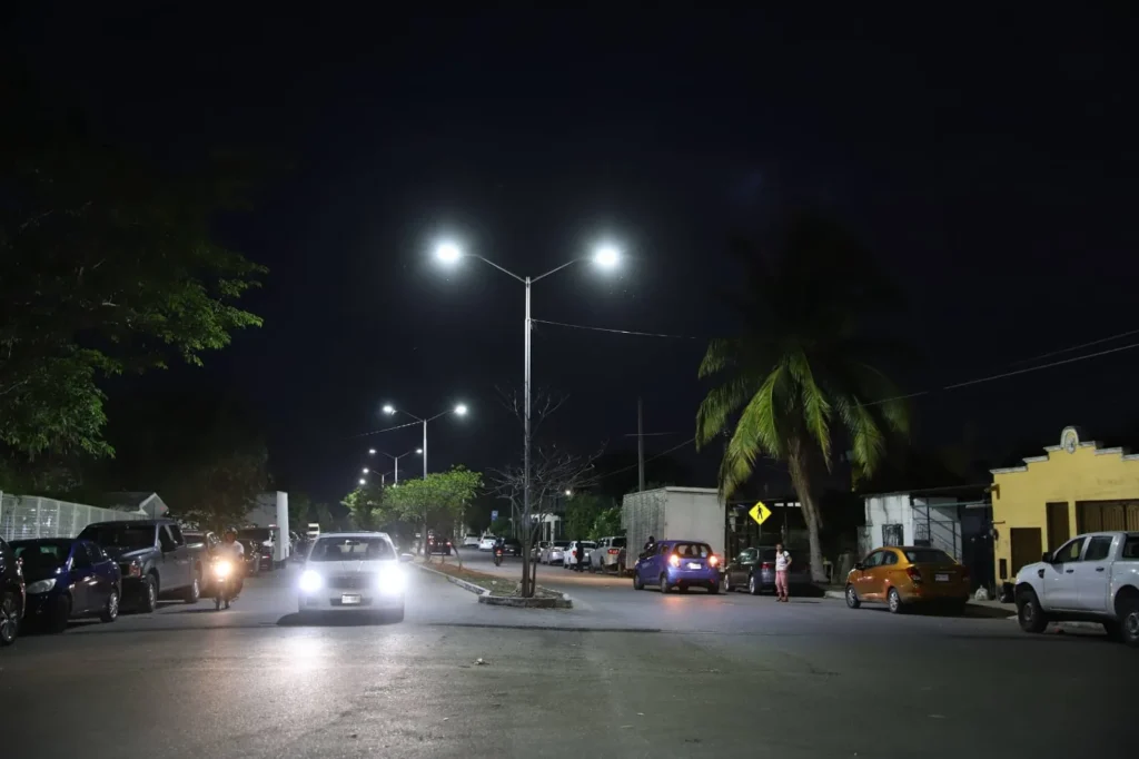 Ayuntamiento de Mérida suma instalación de 38 mil nuevas luminarias LED en 186 colonias y 31 comisarías