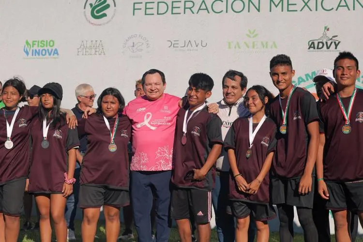Premian a los campeones del torneo Ultimate Frisbee realizado en Yucatán el gobernador encabezó la clausura (2) Premian a los campeones del torneo Ultimate Frisbee realizado en Yucatán el gobernador encabezó la clausura